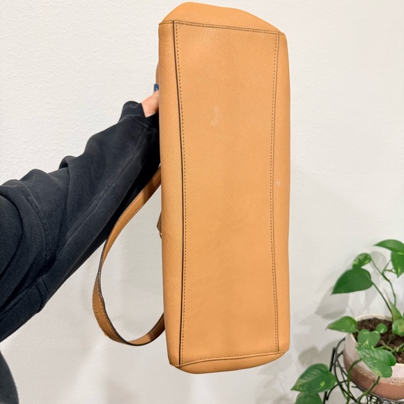 Tory Burch Robinson Saffiano Large Tote Bag Purse Tan - Picture 16 of 16